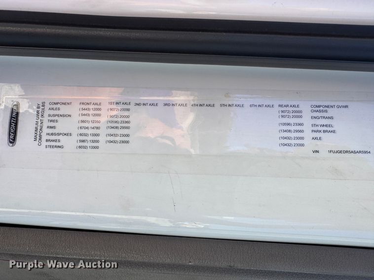 image for item DO2296 2010 Freightliner Cascadia semi truck