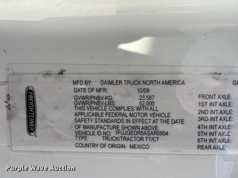 image for item DO2296 2010 Freightliner Cascadia semi truck