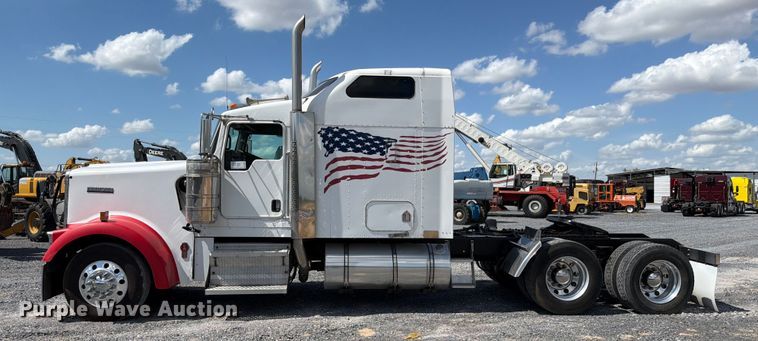 image for item DO2578 2006 Kenworth W900 semi truck