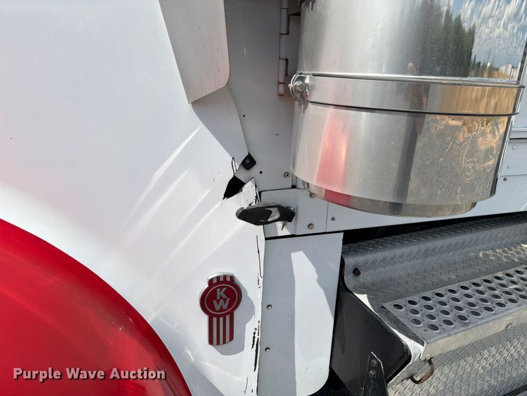 image for item DO2578 2006 Kenworth W900 semi truck