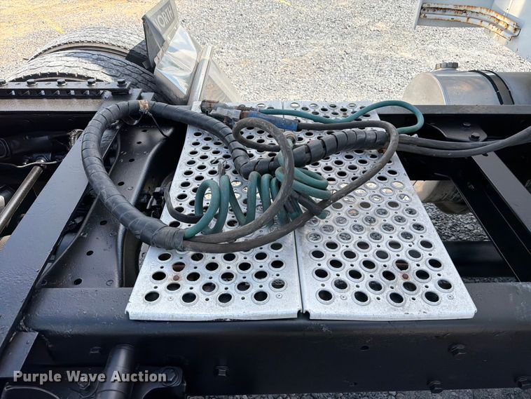 image for item DO2578 2006 Kenworth W900 semi truck