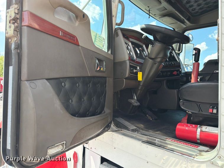 image for item DO2578 2006 Kenworth W900 semi truck