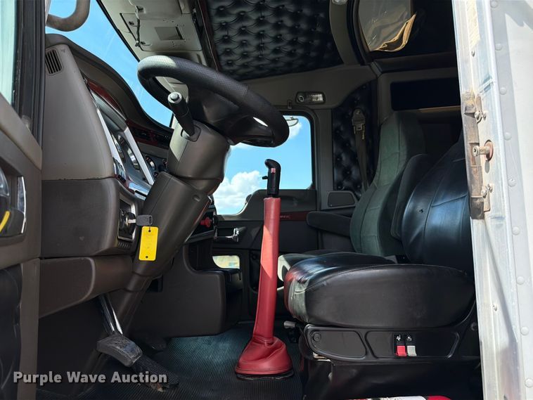 image for item DO2578 2006 Kenworth W900 semi truck