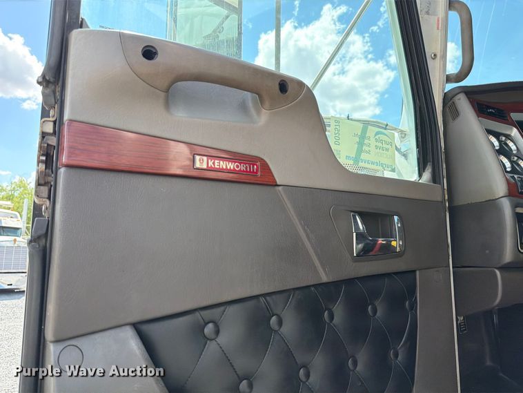 image for item DO2578 2006 Kenworth W900 semi truck