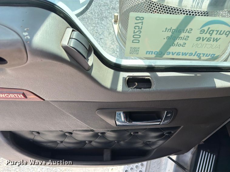 image for item DO2578 2006 Kenworth W900 semi truck