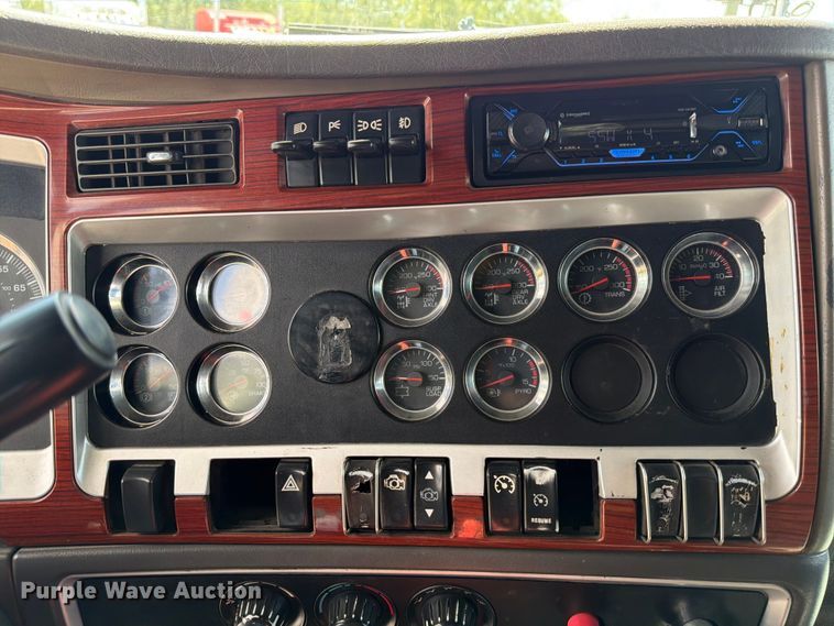 image for item DO2578 2006 Kenworth W900 semi truck