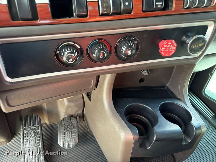 image for item DO2578 2006 Kenworth W900 semi truck