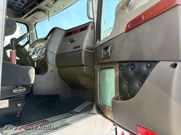 image for item DO2578 2006 Kenworth W900 semi truck