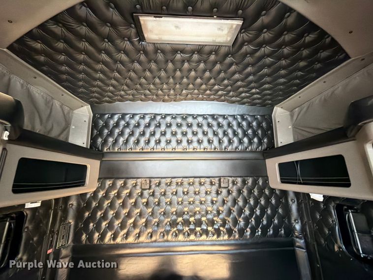 image for item DO2578 2006 Kenworth W900 semi truck