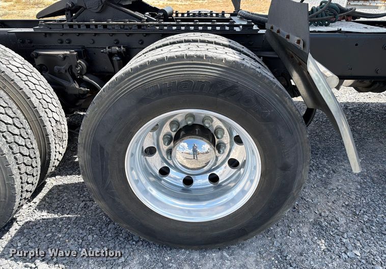 image for item DO2578 2006 Kenworth W900 semi truck