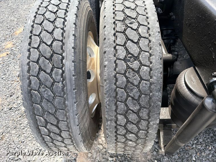 image for item DO2578 2006 Kenworth W900 semi truck