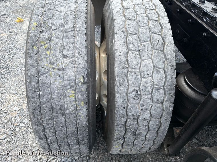 image for item DO2578 2006 Kenworth W900 semi truck