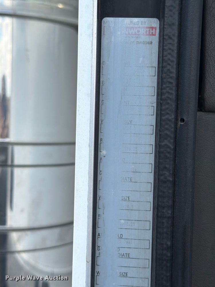 image for item DO2578 2006 Kenworth W900 semi truck