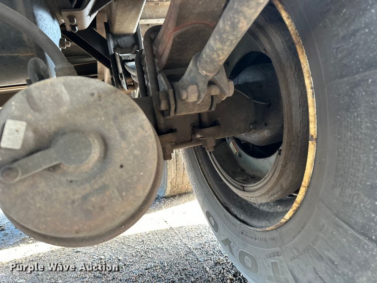 image for item DP8864 2013 Wabash dry van trailer