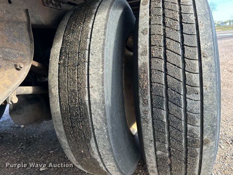 image for item DP8864 2013 Wabash dry van trailer