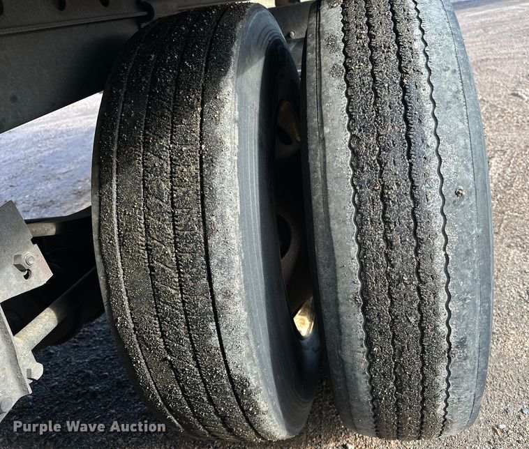 image for item DP8864 2013 Wabash dry van trailer