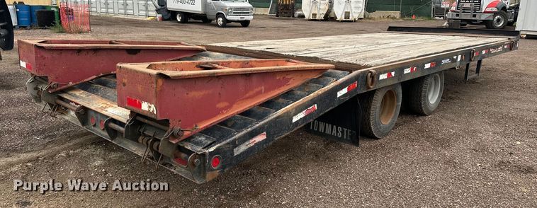image for item DP8895 2001 Towmaster equipment trailer