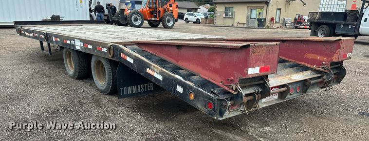 image for item DP8895 2001 Towmaster equipment trailer
