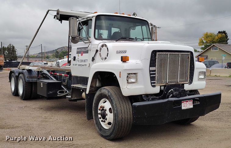 image for item DP8896 1995 Ford LT9000 roll-off container truck