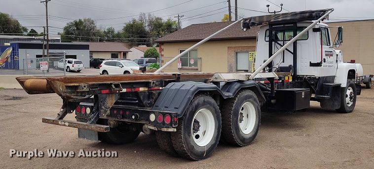 image for item DP8896 1995 Ford LT9000 roll-off container truck