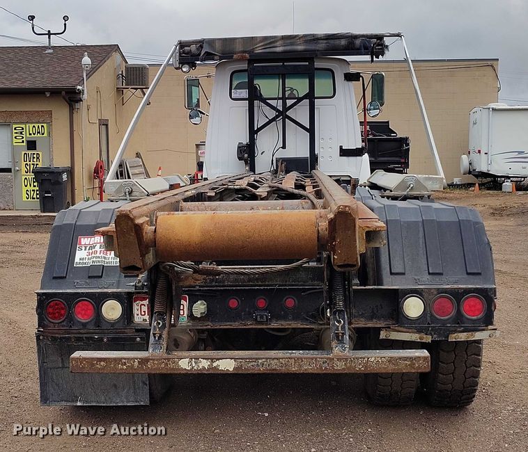 image for item DP8896 1995 Ford LT9000 roll-off container truck