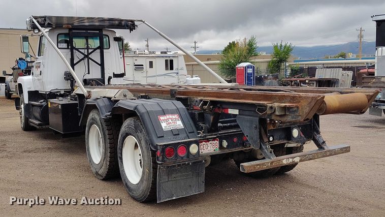 image for item DP8896 1995 Ford LT9000 roll-off container truck