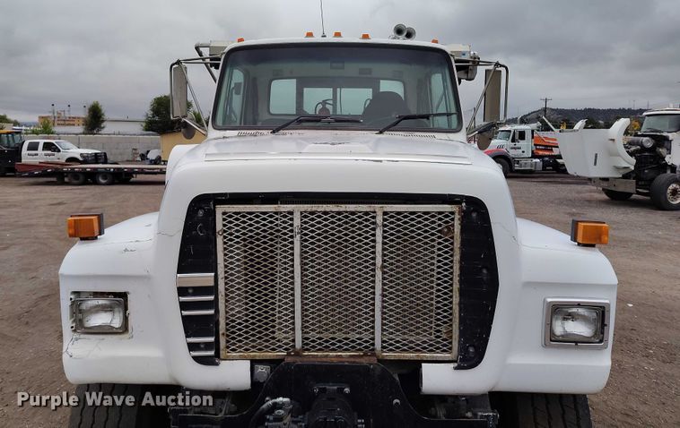 image for item DP8896 1995 Ford LT9000 roll-off container truck