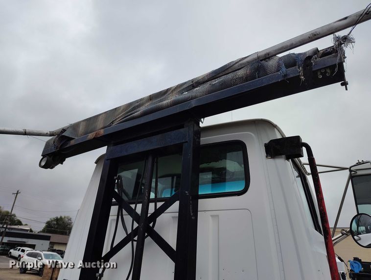 image for item DP8896 1995 Ford LT9000 roll-off container truck