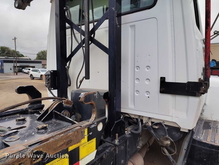 image for item DP8896 1995 Ford LT9000 roll-off container truck