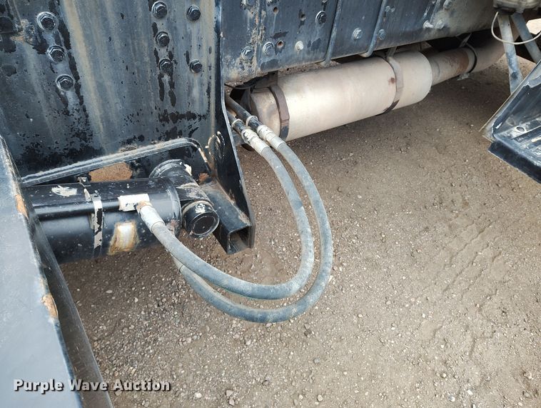 image for item DP8896 1995 Ford LT9000 roll-off container truck