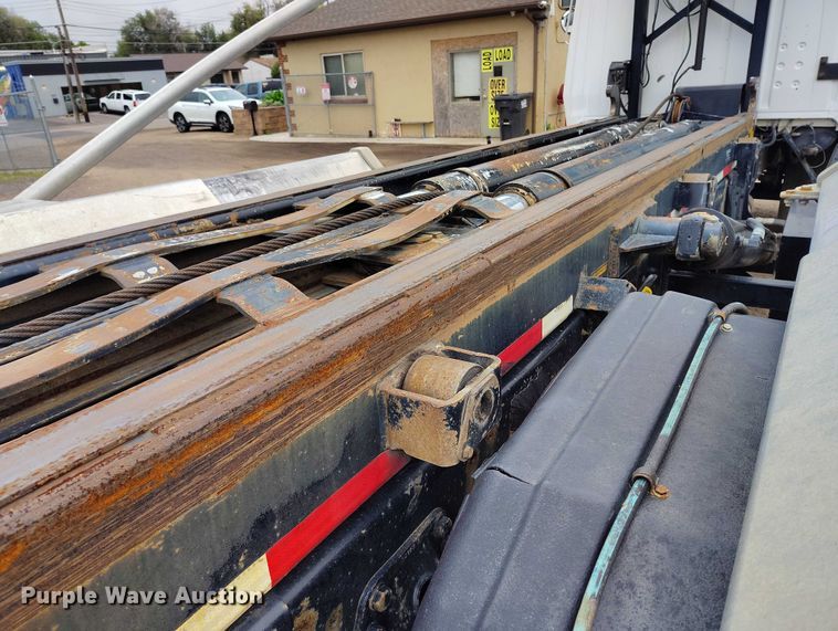 image for item DP8896 1995 Ford LT9000 roll-off container truck