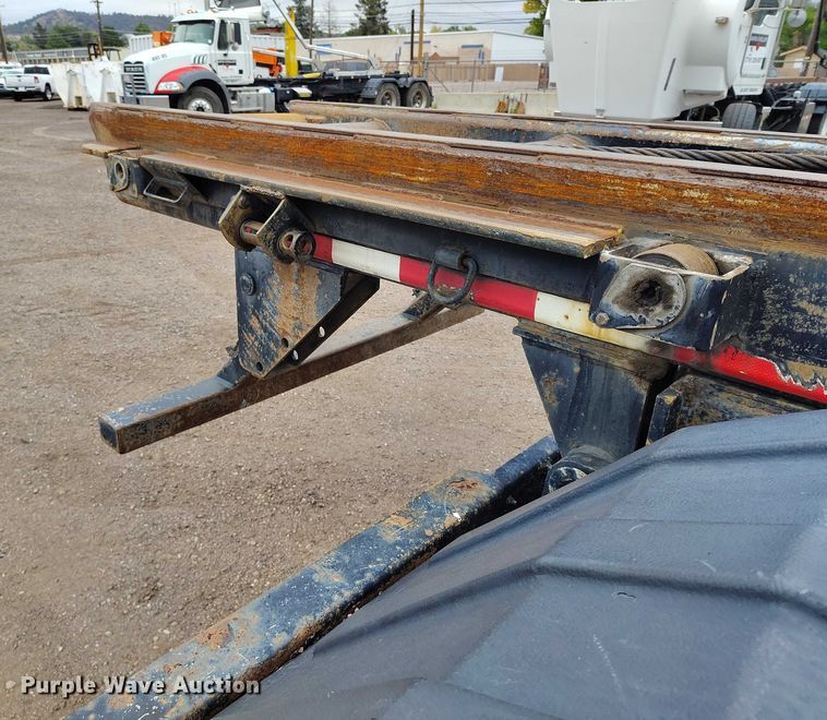 image for item DP8896 1995 Ford LT9000 roll-off container truck