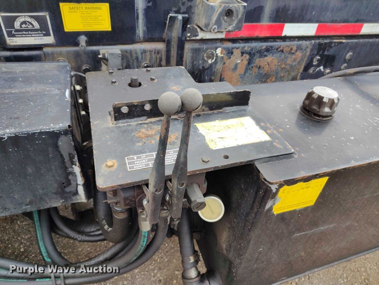 image for item DP8896 1995 Ford LT9000 roll-off container truck