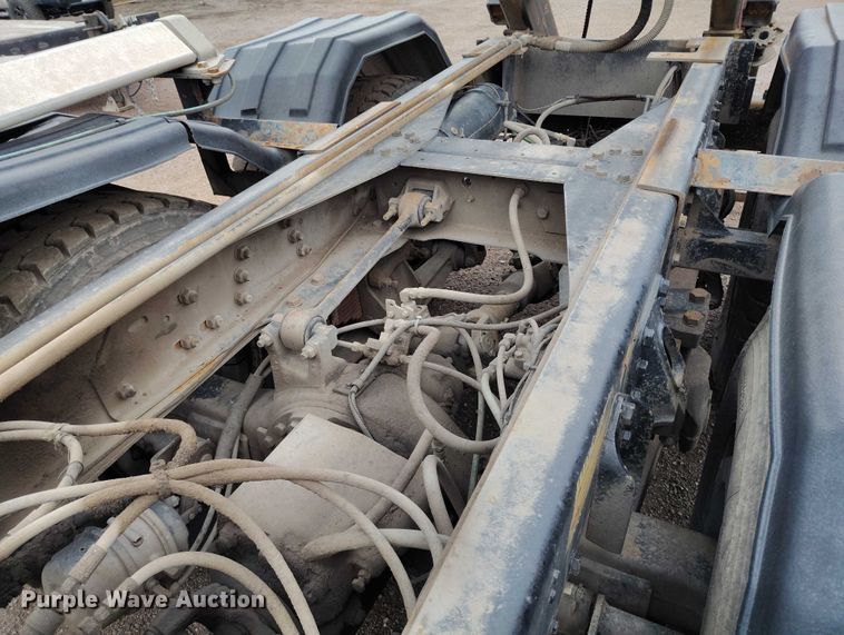 image for item DP8896 1995 Ford LT9000 roll-off container truck