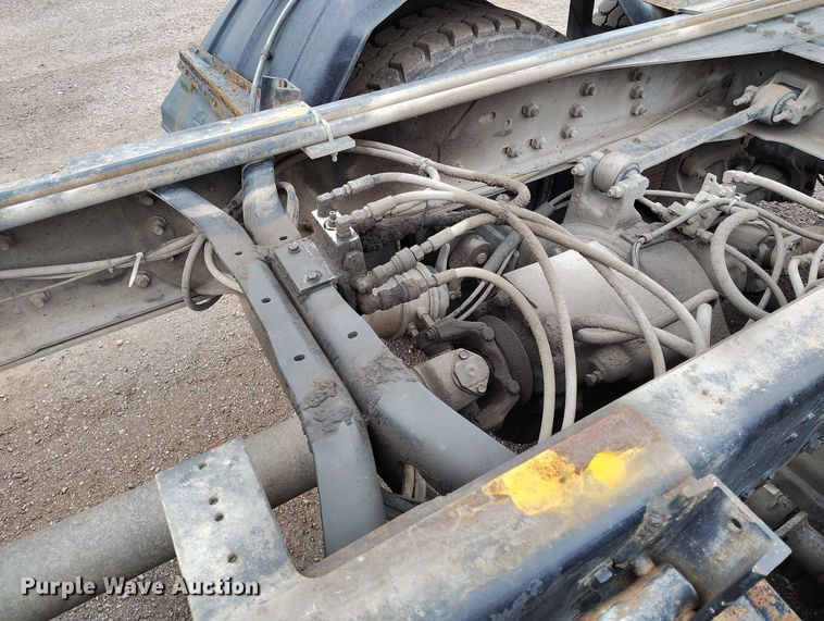 image for item DP8896 1995 Ford LT9000 roll-off container truck