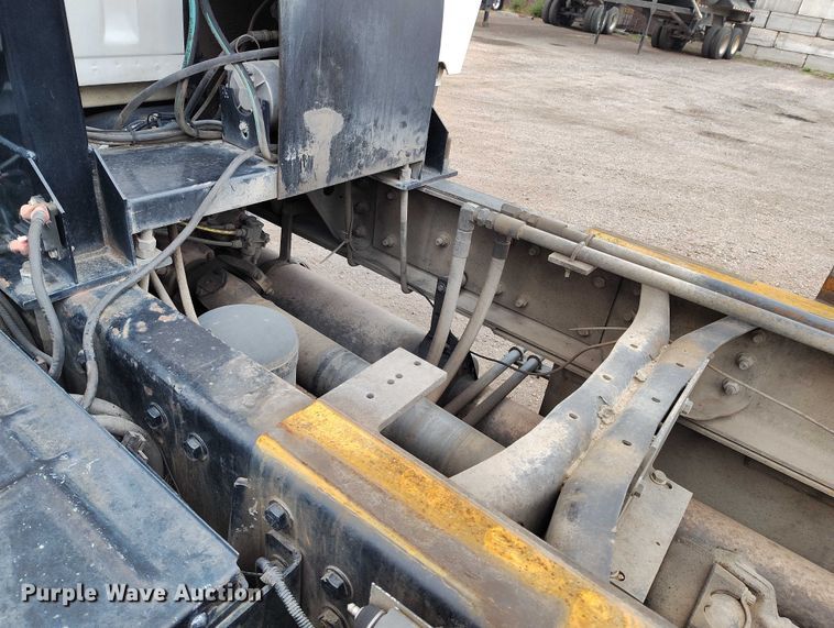 image for item DP8896 1995 Ford LT9000 roll-off container truck