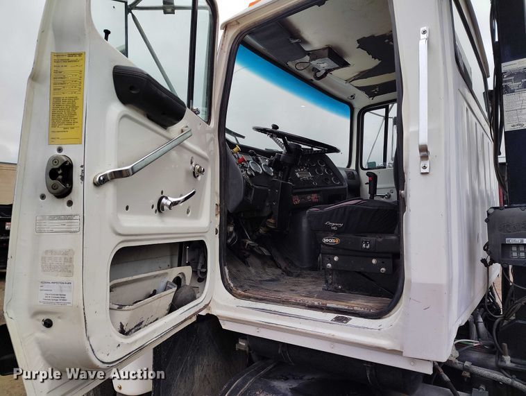 image for item DP8896 1995 Ford LT9000 roll-off container truck