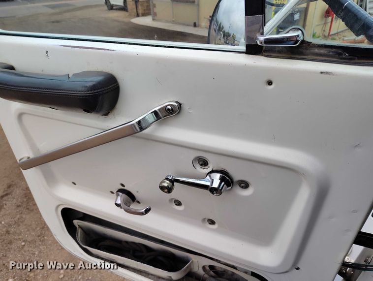 image for item DP8896 1995 Ford LT9000 roll-off container truck