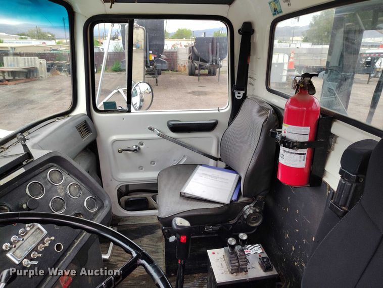 image for item DP8896 1995 Ford LT9000 roll-off container truck