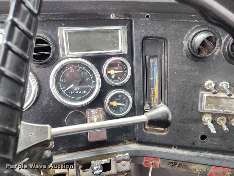 image for item DP8896 1995 Ford LT9000 roll-off container truck