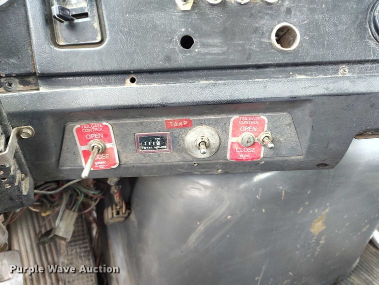 image for item DP8896 1995 Ford LT9000 roll-off container truck