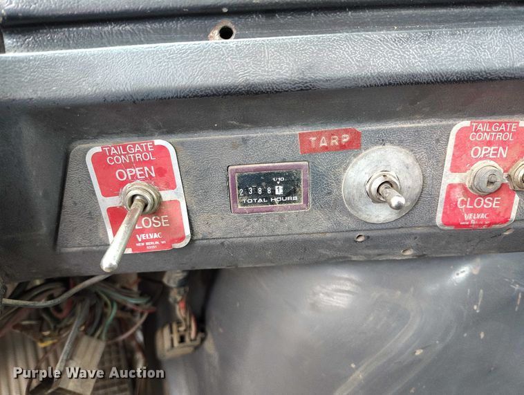 image for item DP8896 1995 Ford LT9000 roll-off container truck