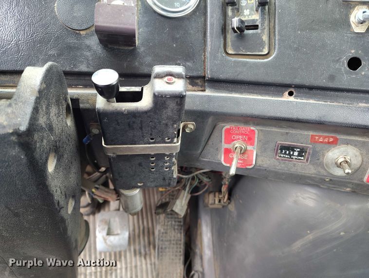 image for item DP8896 1995 Ford LT9000 roll-off container truck