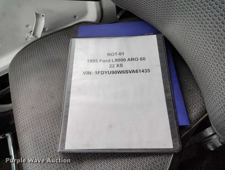 image for item DP8896 1995 Ford LT9000 roll-off container truck