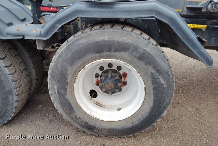 image for item DP8896 1995 Ford LT9000 roll-off container truck