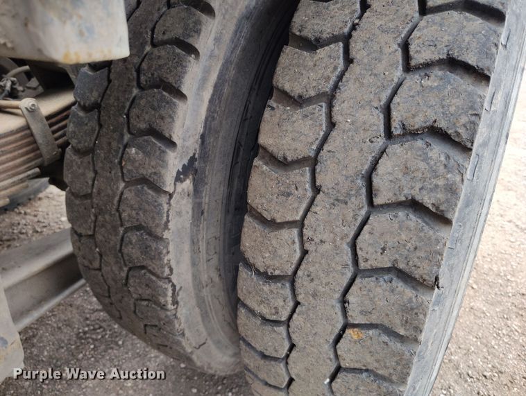 image for item DP8896 1995 Ford LT9000 roll-off container truck