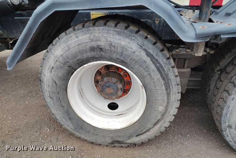 image for item DP8896 1995 Ford LT9000 roll-off container truck