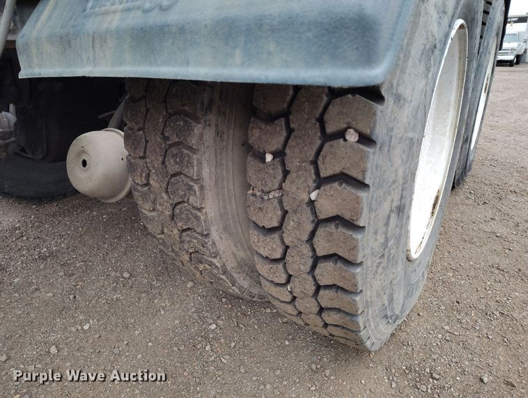 image for item DP8896 1995 Ford LT9000 roll-off container truck