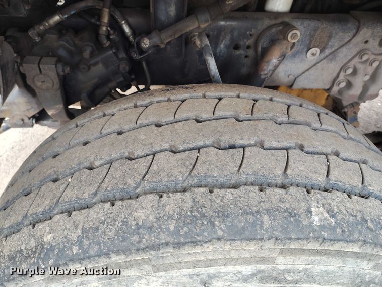 image for item DP8896 1995 Ford LT9000 roll-off container truck