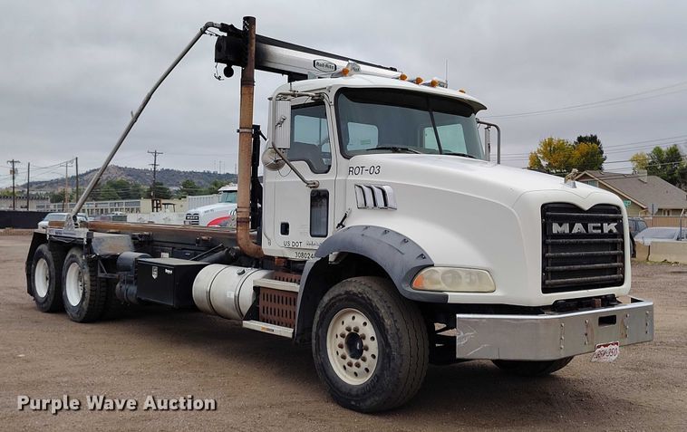 image for item DP8897 2008 Mack 813 Granite roll-off container truck
